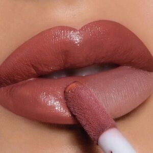 KAB Lip Liner + Lip Gloss in Charming NWT